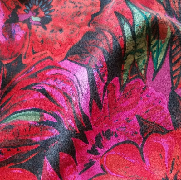 Bill Blass Large Beautiful Square Scarf - Picture 3 of 3